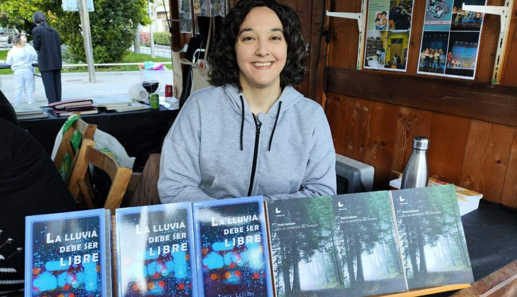 La autora MALBEC, Tania Lezcano, en la Feria del Libro de&nbsp;Calahorra